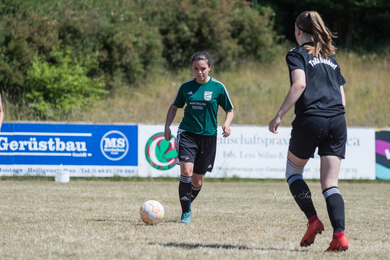 Bild 120 - wBJ TuRa Meldorf/Buesum - JFV Luebeck : Ergebnis: 1:0